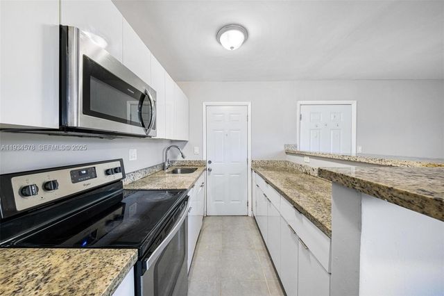 1960 NE 161st St 202, North Miami Beach, FL 33162