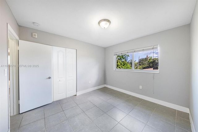 1960 NE 161st St 202, North Miami Beach, FL 33162