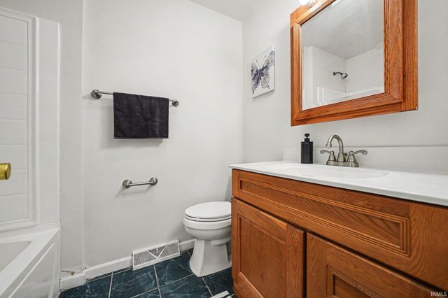 22042 Sandybrook Drive, South Bend, IN 46628