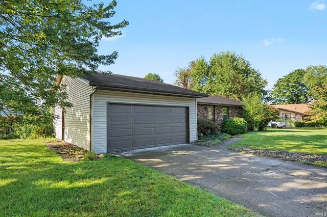 22042 Sandybrook Drive, South Bend, IN 46628