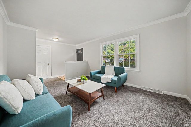22042 Sandybrook Drive, South Bend, IN 46628