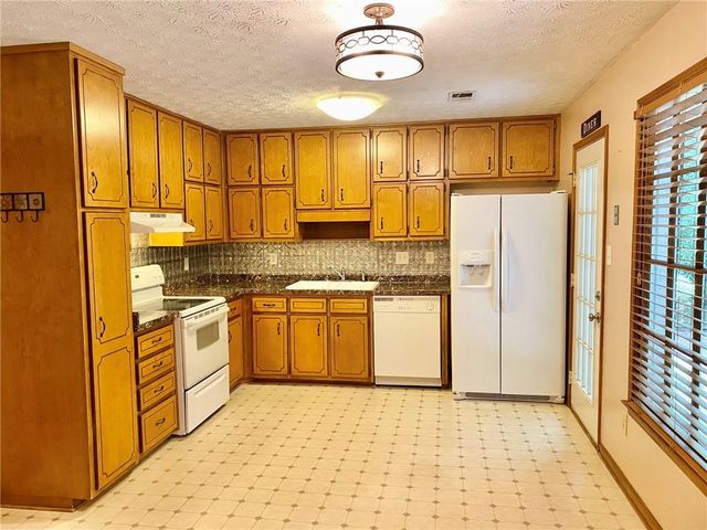 305 Deergrass Trail, Peachtree City, GA 30269