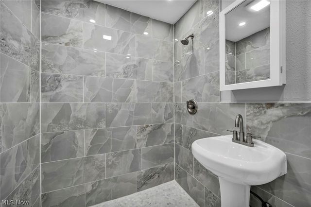 12929 Plover Street, Lakewood, OH 44107