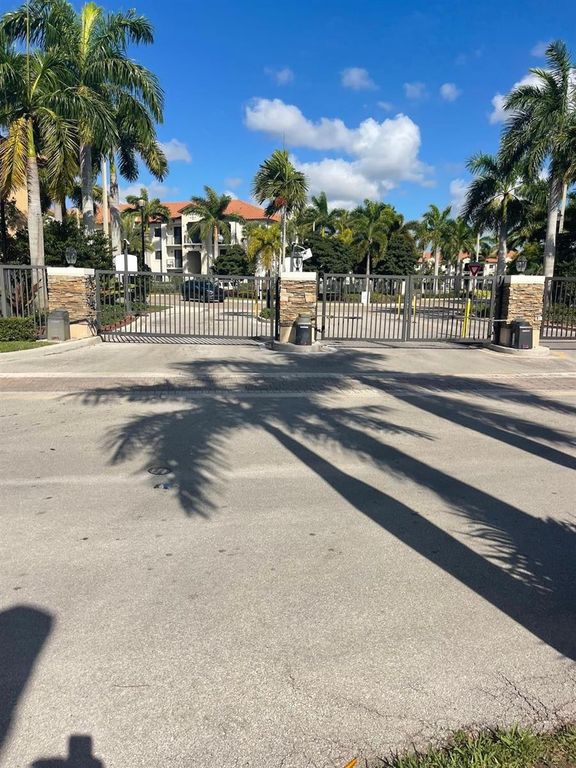 5454 NW 27 Street 5454, Margate, FL 33063