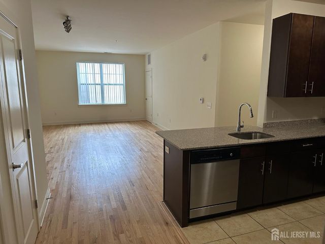 88 Roosevelt Avenue 404, Carteret, NJ 07008