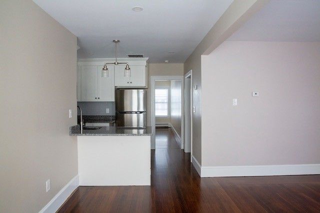 146 GROVE Street 2R, Providence, RI 02909