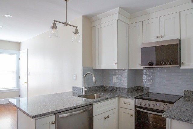 146 GROVE Street 2R, Providence, RI 02909