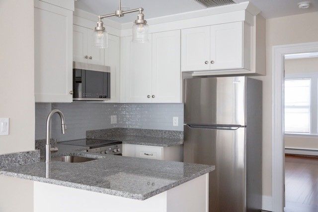 146 GROVE Street 2R, Providence, RI 02909