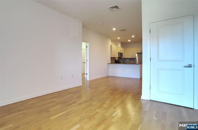 2050 Central Road 203, Fort Lee, NJ 07024