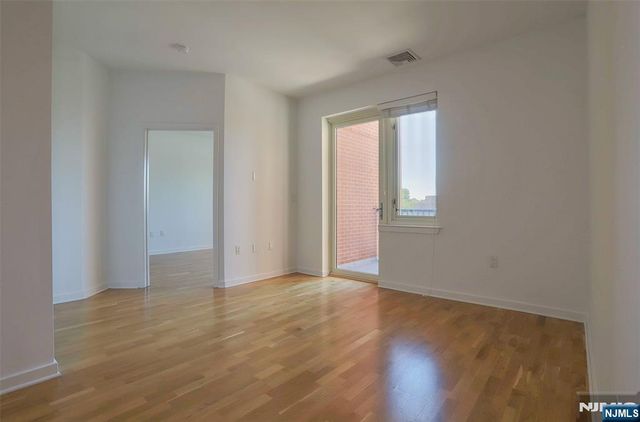 2050 Central Road 203, Fort Lee, NJ 07024