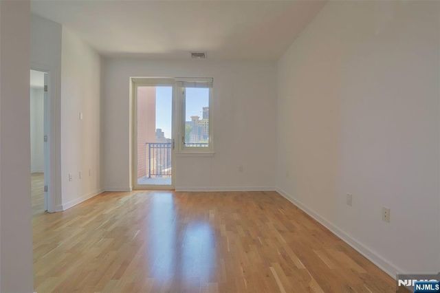 2050 Central Road 203, Fort Lee, NJ 07024