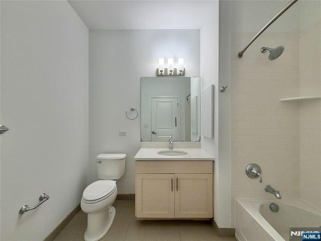 2050 Central Road 203, Fort Lee, NJ 07024