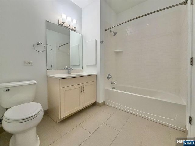 2050 Central Road 203, Fort Lee, NJ 07024