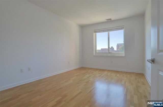 2050 Central Road 203, Fort Lee, NJ 07024
