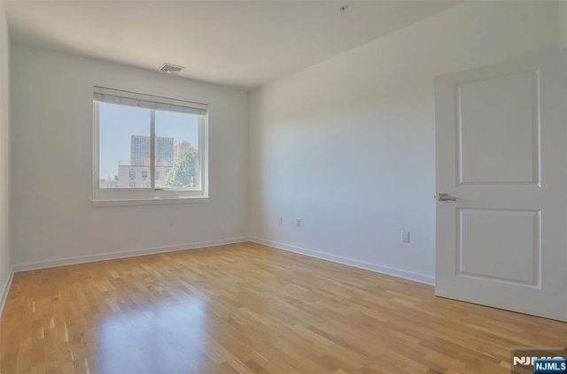 2050 Central Road 203, Fort Lee, NJ 07024