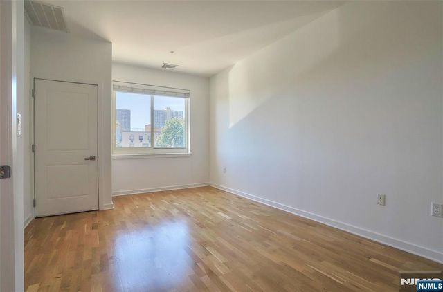 2050 Central Road 203, Fort Lee, NJ 07024