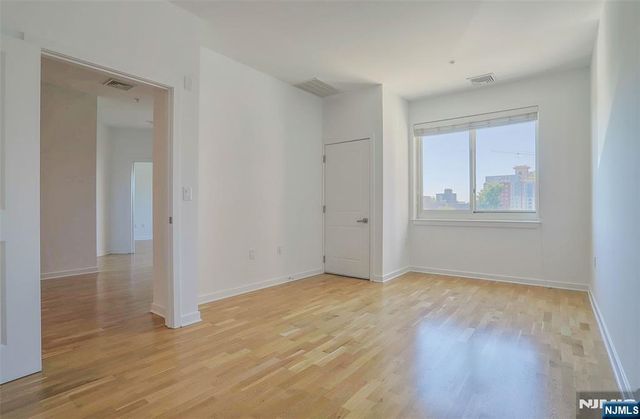 2050 Central Road 203, Fort Lee, NJ 07024
