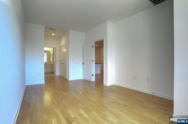 2050 Central Road 203, Fort Lee, NJ 07024