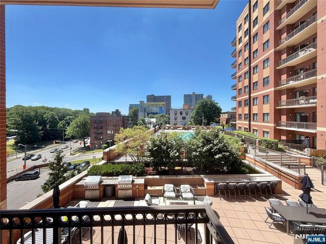 2050 Central Road 203, Fort Lee, NJ 07024