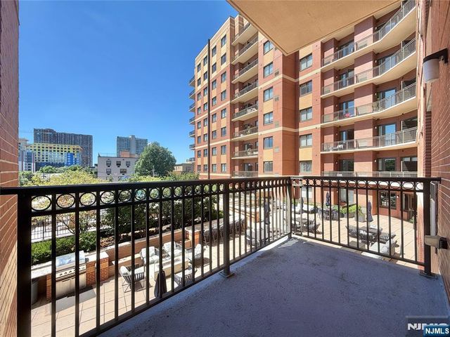 2050 Central Road 203, Fort Lee, NJ 07024