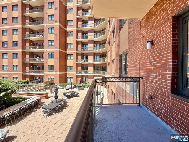 2050 Central Road 203, Fort Lee, NJ 07024