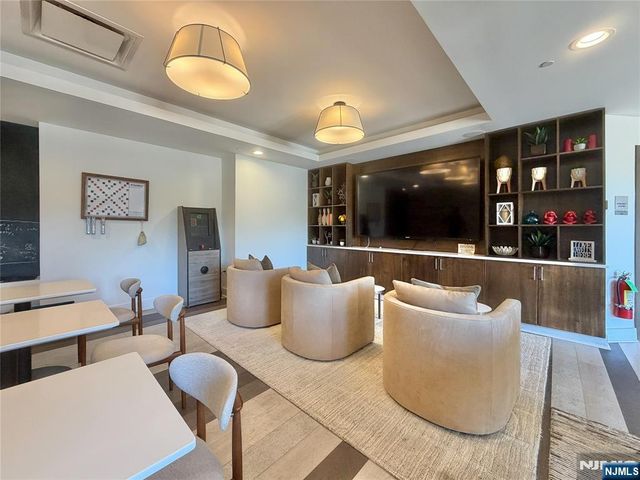 2050 Central Road 203, Fort Lee, NJ 07024