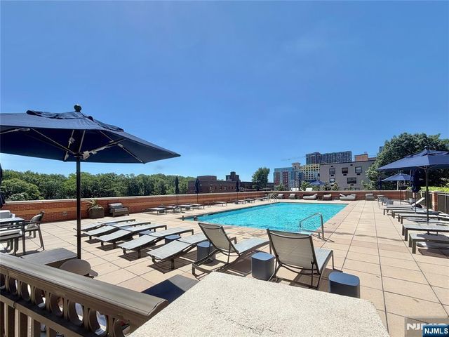 2050 Central Road 203, Fort Lee, NJ 07024
