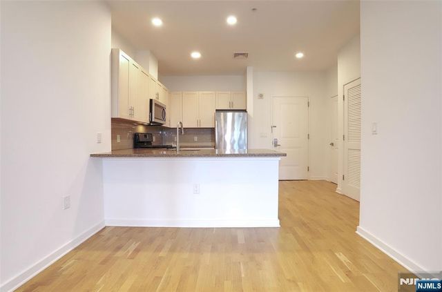 2050 Central Road 203, Fort Lee, NJ 07024
