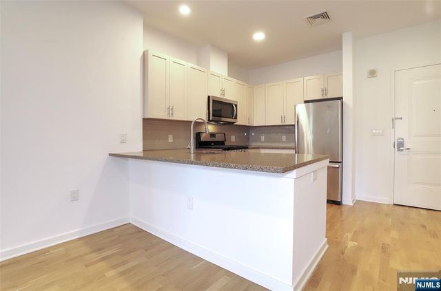 2050 Central Road 203, Fort Lee, NJ 07024
