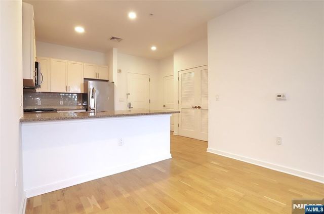 2050 Central Road 203, Fort Lee, NJ 07024