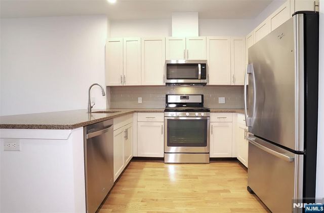 2050 Central Road 203, Fort Lee, NJ 07024
