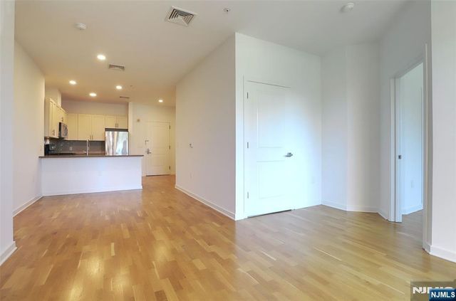 2050 Central Road 203, Fort Lee, NJ 07024