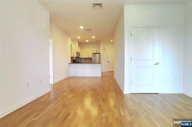 2050 Central Road 203, Fort Lee, NJ 07024