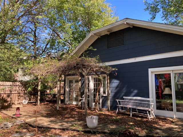 1409 N Austin Street, Denton, TX 76201