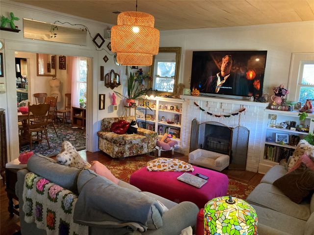 1409 N Austin Street, Denton, TX 76201