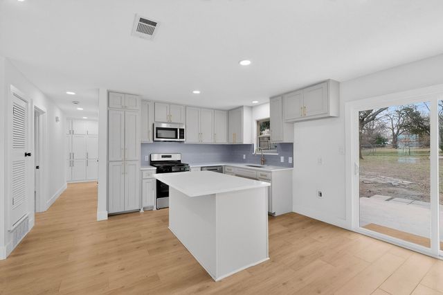 420 Hillcrest Street, Mansfield, TX 76063