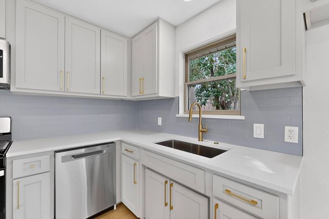 420 Hillcrest Street, Mansfield, TX 76063