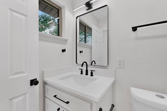 420 Hillcrest Street, Mansfield, TX 76063