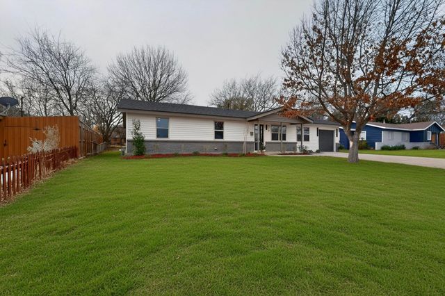 420 Hillcrest Street, Mansfield, TX 76063