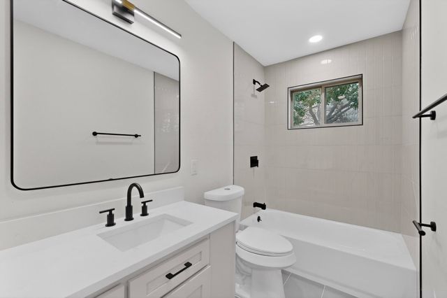 420 Hillcrest Street, Mansfield, TX 76063