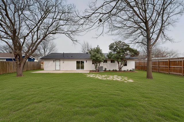 420 Hillcrest Street, Mansfield, TX 76063