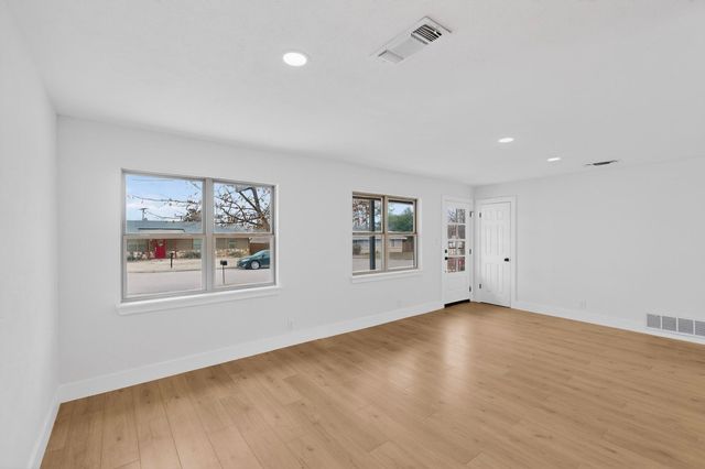 420 Hillcrest Street, Mansfield, TX 76063