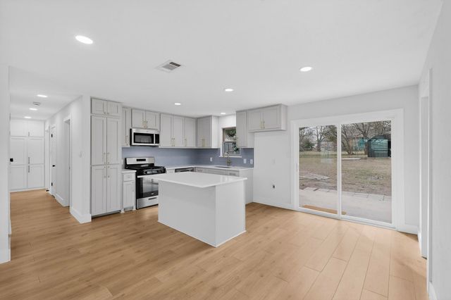 420 Hillcrest Street, Mansfield, TX 76063