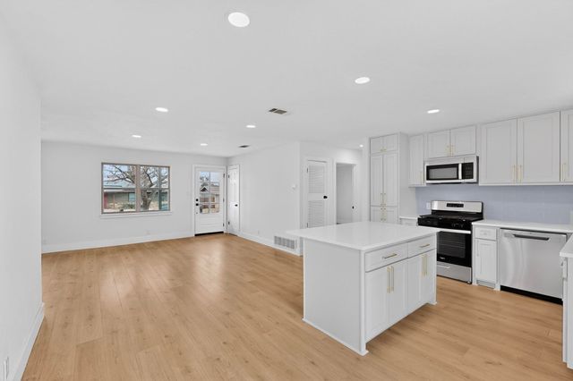 420 Hillcrest Street, Mansfield, TX 76063