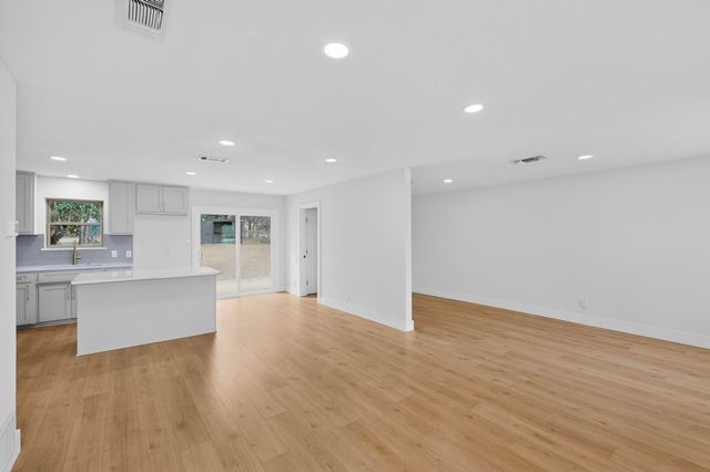 420 Hillcrest Street, Mansfield, TX 76063