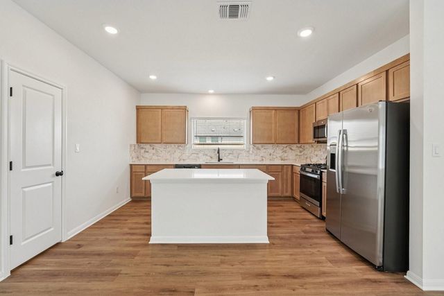238 Bay Breeze DR, Kyle, TX 78640