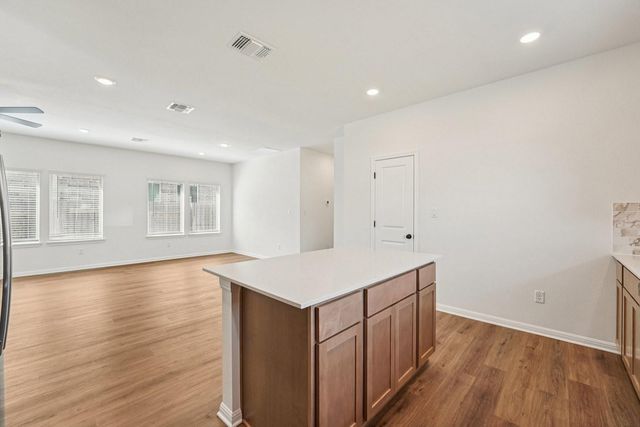 238 Bay Breeze DR, Kyle, TX 78640