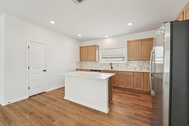 238 Bay Breeze DR, Kyle, TX 78640