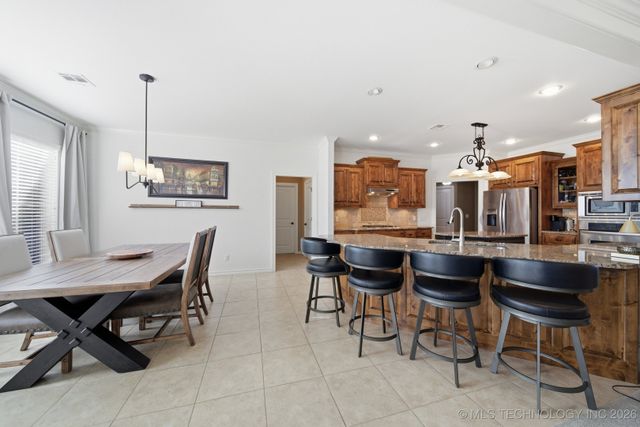 420 N Park Hill Loop, Bartlesville, OK 74006