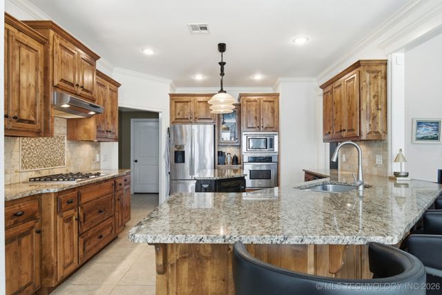 420 N Park Hill Loop, Bartlesville, OK 74006